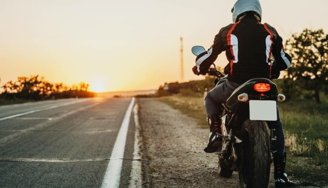Rouler à moto en été : oui, mais correctement !