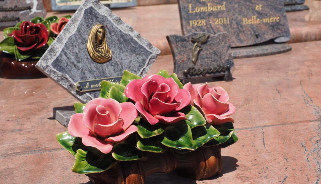 Comment peut-on envoyer une plaque funéraire?